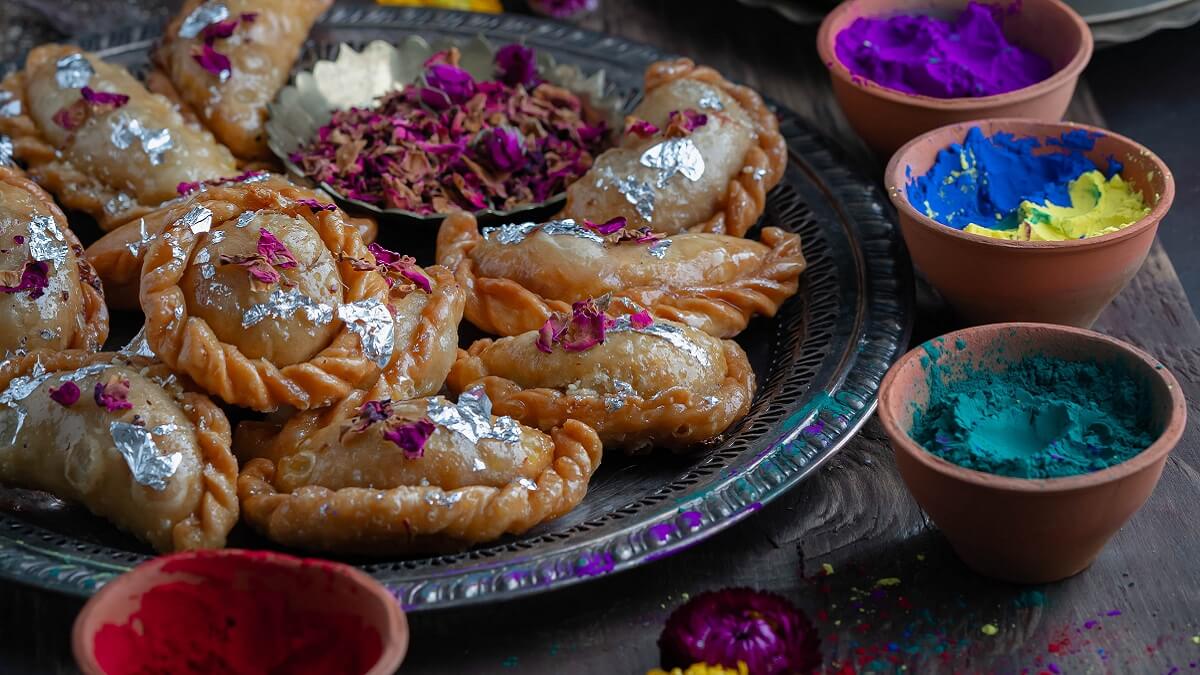 Mawa Gujiya Recipe in Hindi English Holi Special Food